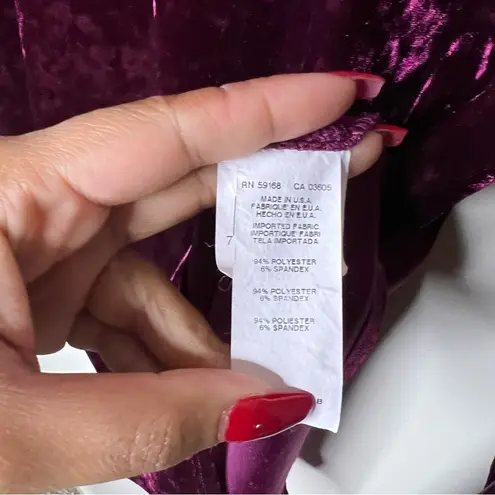 Karen Kane Burgundy Crushed Velvet Long Sleeve Asymmetrical Hem Top Size M