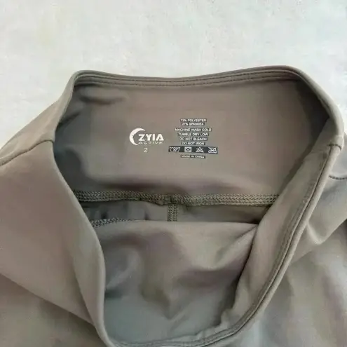 Zyia  Olive Logo Stripe Light n Tight Hi Rise Capri size 2