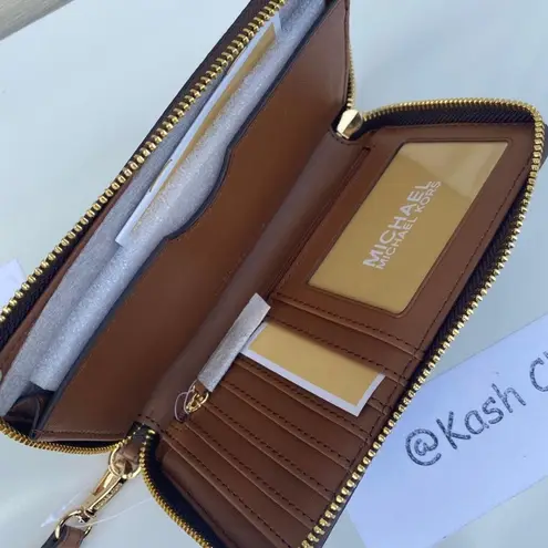 Michael Kors  Brown Jet Set Travel Phone Case Wristlet Wallet - Image 4