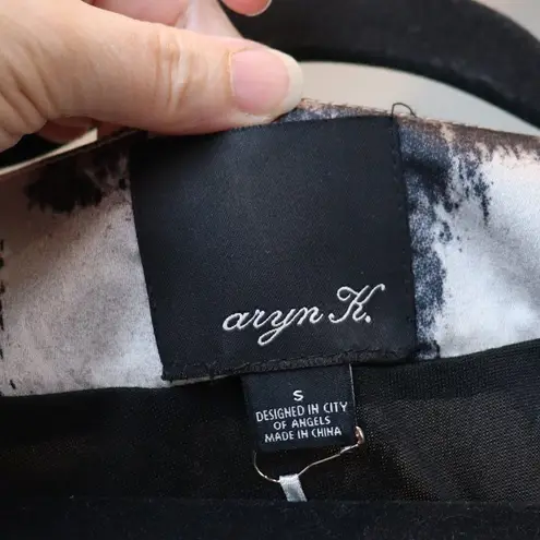 Aryn K .BlackāSatināFloralāMiniāDress