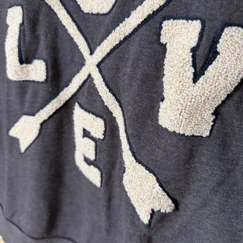 Derek Heart Love Gray Crewneck Sweatshirt with Boucle Detail Size Large