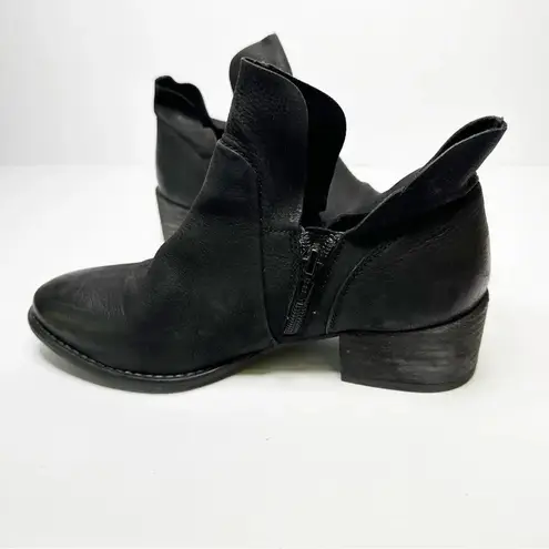 Seychelles Womens Size 5 Black Suede Deep V Side Booties Score