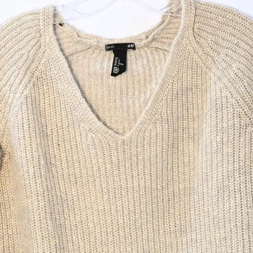 H&M V neck sweater Size M Oatmeal Wheat