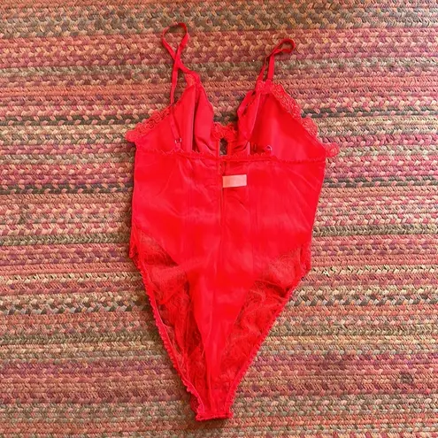 80s VINTAGE RED SATIN & LACE LINGERIE SEXY BODYSUIT Size M