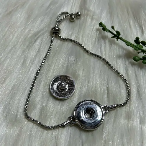 Monogram J snap button adjustable bracelet Silver