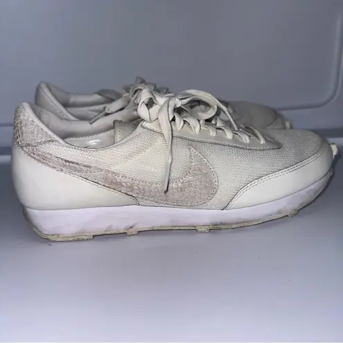 Nike ‎ Daybreak Beige Pink Snakeskin Sneaker  White CasualSize: 10