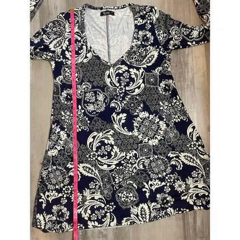 Michael Lauren NWT Kyle Paisley Navy and White long sleeved dress size Medium