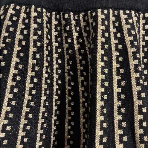 Elegant Black and Gold Striped Flared Skirt M Size M