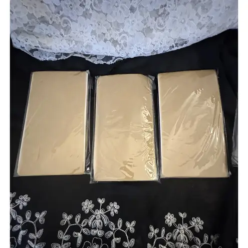 Lot Of 5 Pairs New In Package G&Y Classic Pantyhose, 2 Black, 3 Nude, Size Large Black