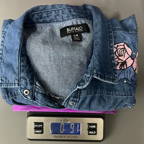 Buffalo Embroidered Chambray Women's Button Front Blue Shirt Sz Large Breathable