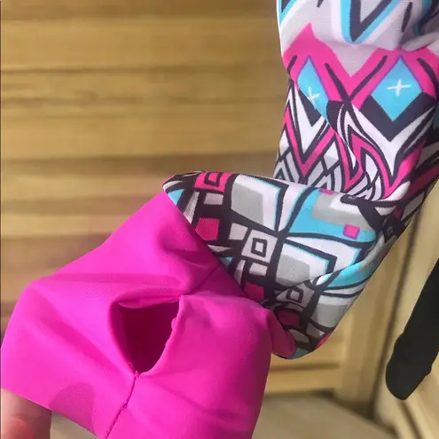 Women's Black and Pink Geometric Long Sleeve Rash Guard