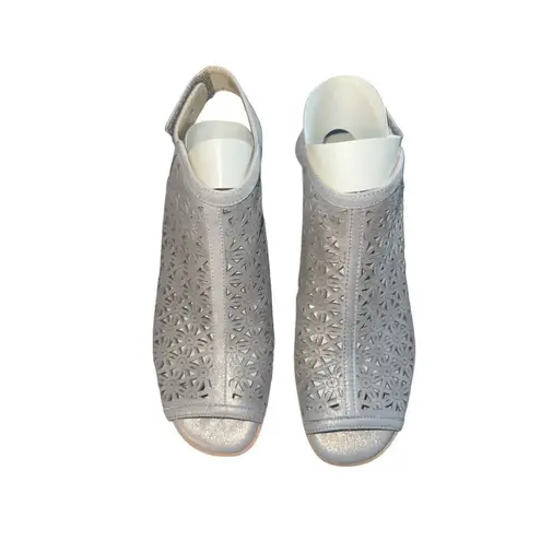 ✨Earth Origins Women's Murano Mist Laser Cut Sz 9.5M Sandals✨ Silver