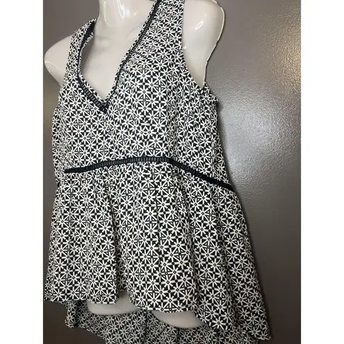 1.STATE Top Womens Medium Black White Geo Print Sleeveless Peplum Blouse