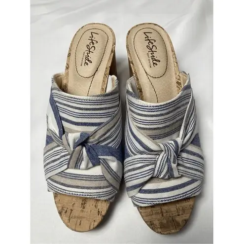 Life Stride Womens Laguna Peep Toe Slip On Heels 9W Blue & Beige