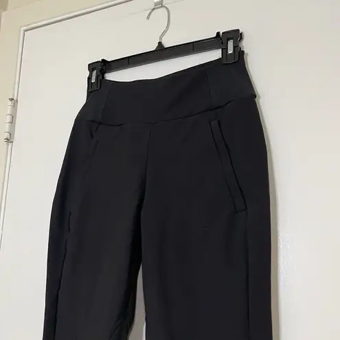 Athleta  Headlands Hybrid Trek Tight in back size 2