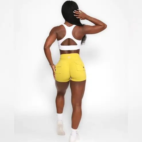 Allure Yellow High Waist Cargo Shorts Size M