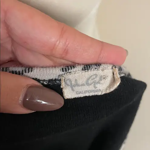 Brandy Melville  Black “New York” Baby Tee – Leopard Trim – Made in Italy