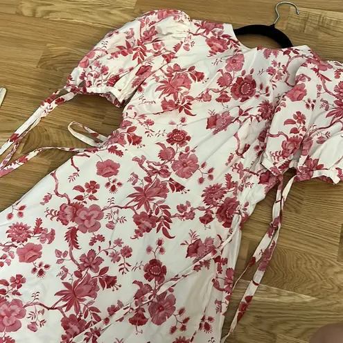 Like new THE VAMPIRE’S WIFE Red Floral Wrapsody Mini Dress Size XS