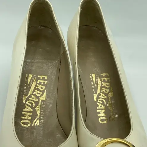 Salvatore Ferragamo Vintage 90s kitten Heels gold ring IVORY dress shoes ITALY