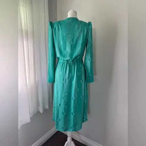 Vintage ‘80s Light Teal V