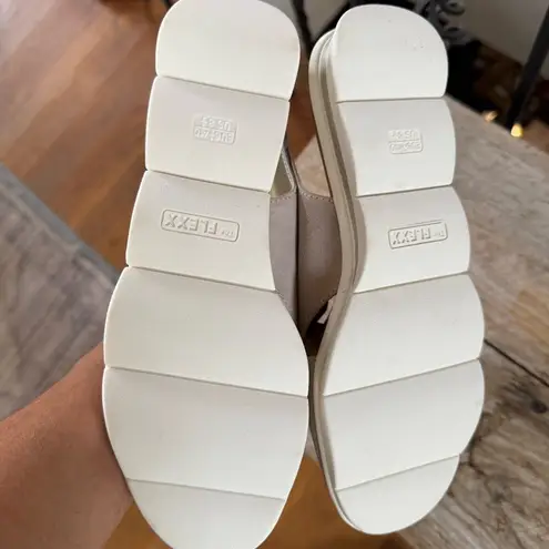 THE FLEXX Suede Leather Cross Band Back Strap Sport sandals Capri Dune beige 8.5 White