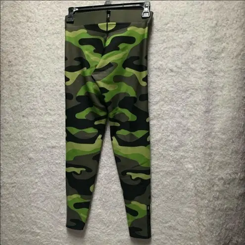 Ultracor đ
șnwot Cor by camouflageâneon green and black leggings size small