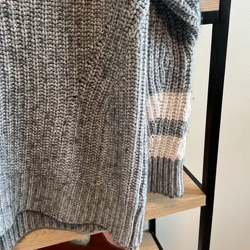 Treasure & Bond V-neck Heavyweight Cable Sweater Knit, S