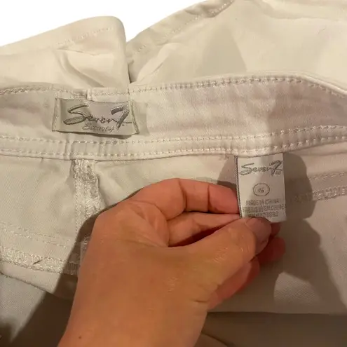 Seven7 White Denim Shorts Embellished Pockets Casual Summer Size 6 Mom Shorts