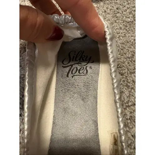 Silky Toes Rescue Purse shoes size Large Silver