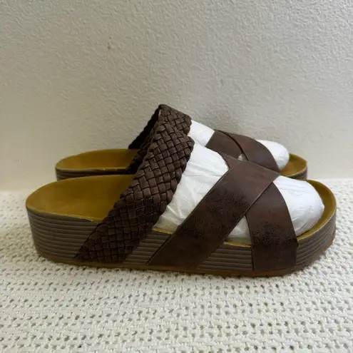 New. Brown Sandals for Women – Soft Cushioned Soles, Casual Warm Weather Wear Size 10