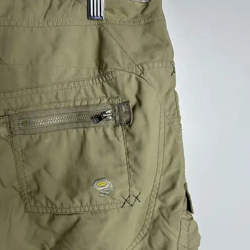 Mountain Hardwear Women's  Size 4 Tan Khaki Cargo Nylon Shorts 9"‎ Inseam