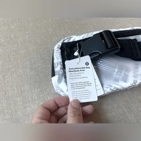 Lululemon Everywhere Belt Bag 1L Manifestos Print