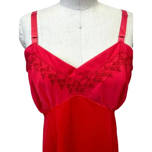 Vintage Cherry Red Nylon Embroidered Bust Slip by Philmaid Size 38 Size L