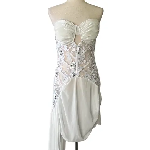 Strapless velvet dress with lace and sequine middrift with side train White Size L