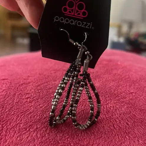 Paparazzi Beaded earrings in black & Silver