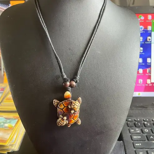Mother sea turtle with two baby sea turtle necklace