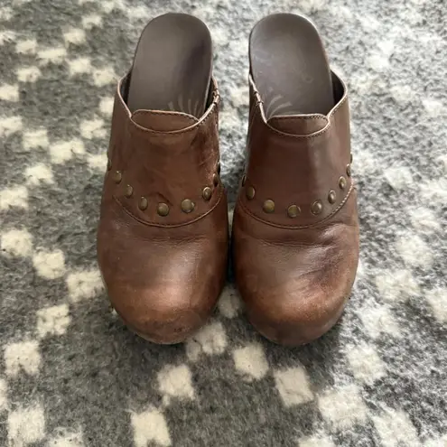 Dansko Shoes Womens Size 7.5 Brown Leather Studded Clogs Slip On Heels Comfort