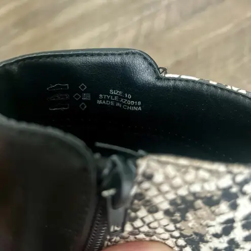 Black Booties with Faux Snakeskin Design In Women’s Size 10, Perfect for Fall