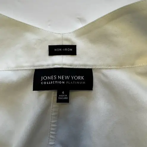 Jones New York  Button Up Shirt Women’s Size 4 White Sleeveless Collared Non Iron