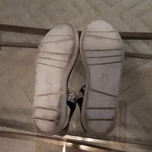 Naturalizer women's Lincoln Sandals croc print size 7.5M women