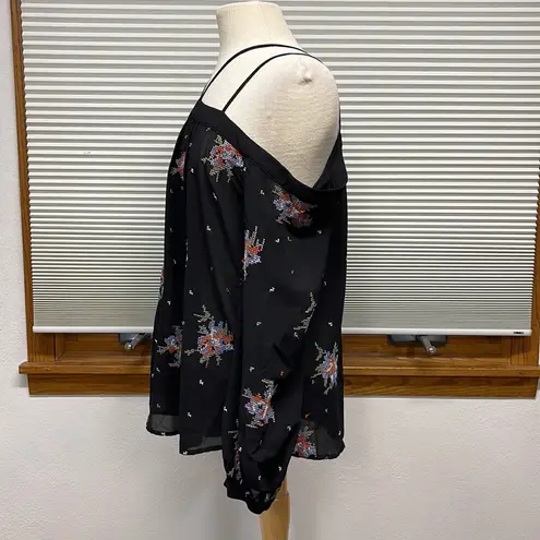 Ro & De  NWT Black Strappy Floral Embroidered Open Shoulder Top Size Medium