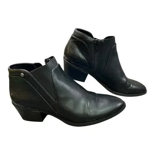 Vera Wang Simply Vera  Skylark Women's Elegant Black Ankle Boots size 7.5