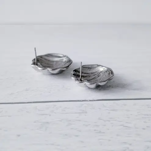 Vintage Stud Earrings Silver Tone Shell Design 7/8" Beach/Seaside Theme