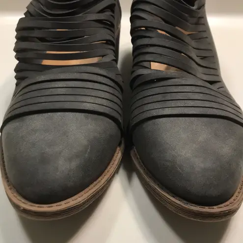 Coconuts by Matisse NWOB  Women’s Powell Vegan Suede Cut Out Gray Heeled Booties