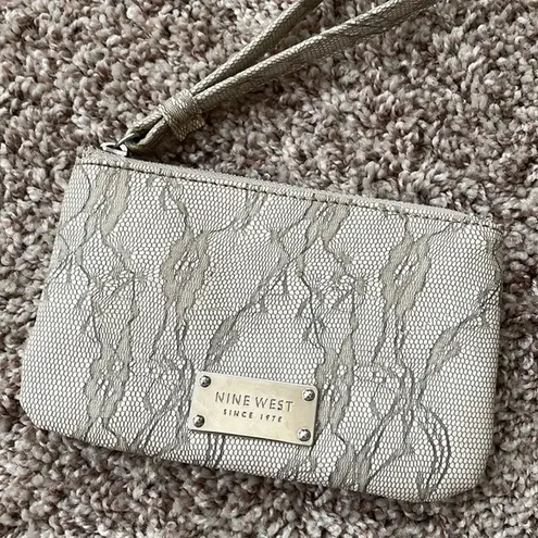 Nine West  | snake pattern wristlet