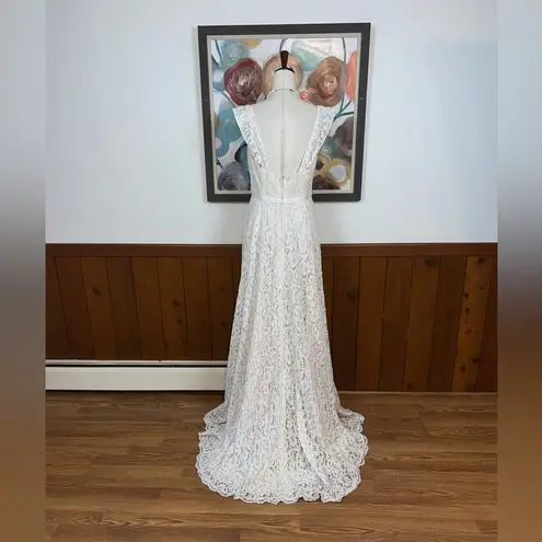 David's Bridal Stunning David’s Bridal Sweetheart Plunge Lace Wedding Gown!