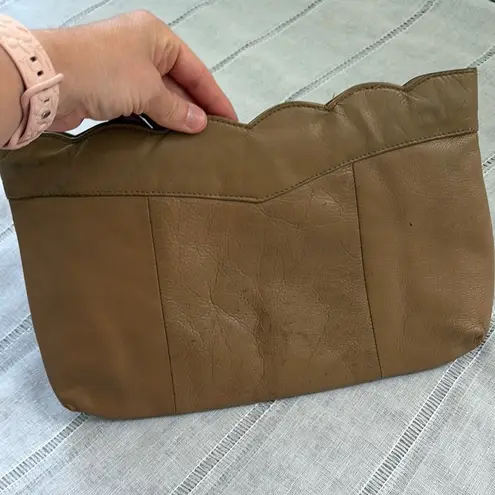 New Fashion Collection Vintage Leather Clutch with Scalloped Edge Tan