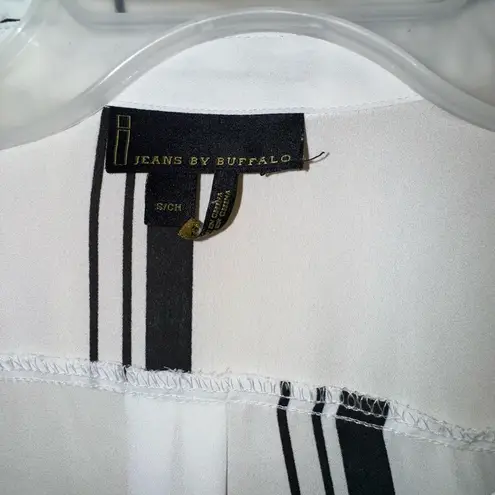 Jeans by Buffalo Buffalo White and Black Geometric Casual Button Down Shirt