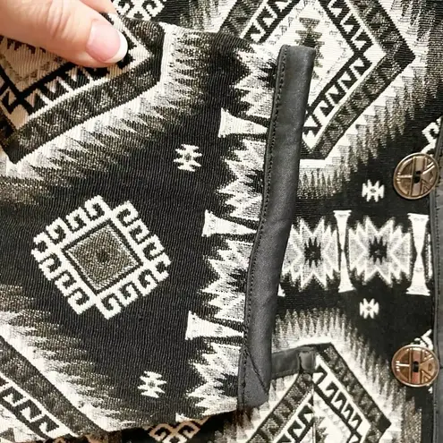 Red Ranch Southwestern Aztec Print Lightweight Jacket Black White Women’s Size L Size L