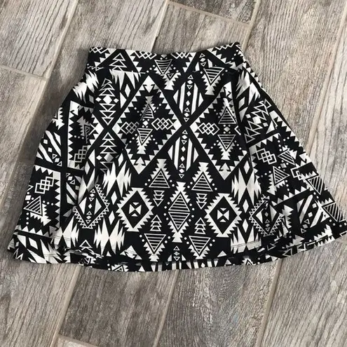 PINK - Victoria's Secret Victoria’s Secret mini skirt Black & White geometric print Size XS